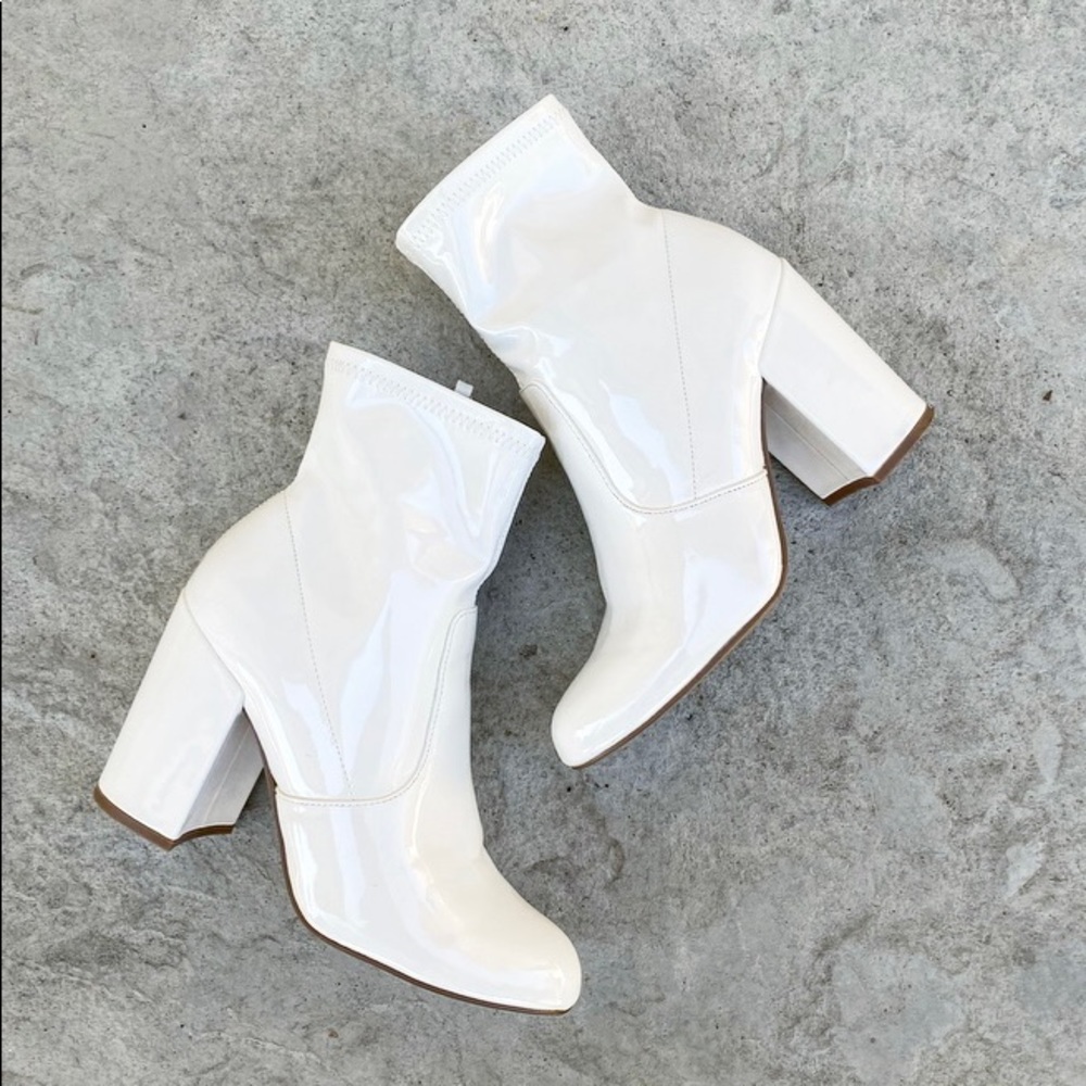 Like New Steve Madden White Booties